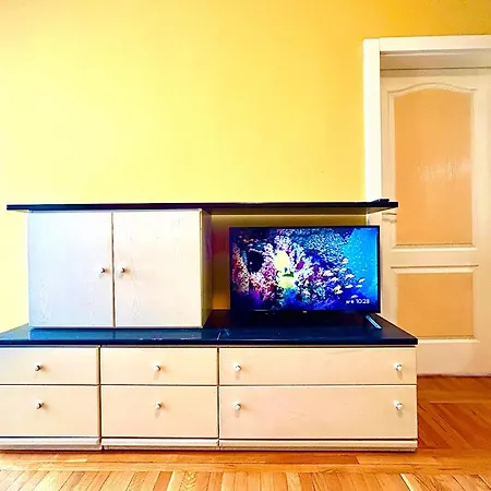 Big With Wifi, Ac And Smarttv Apartment